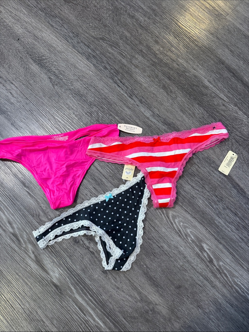 aerie Juniors Thongs (2) 1 Victorias Secret size Large